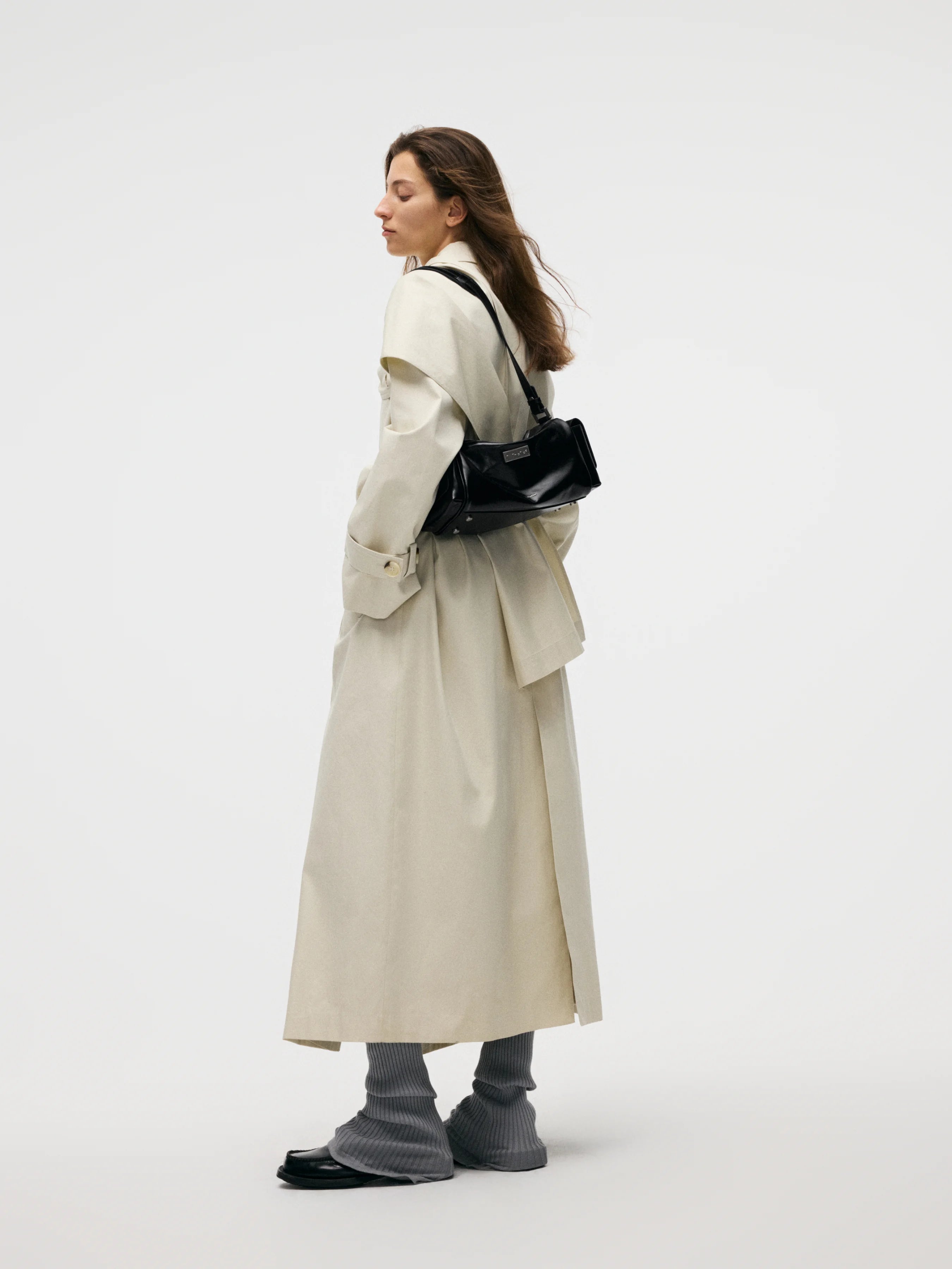 Capture Medium Sling Bag