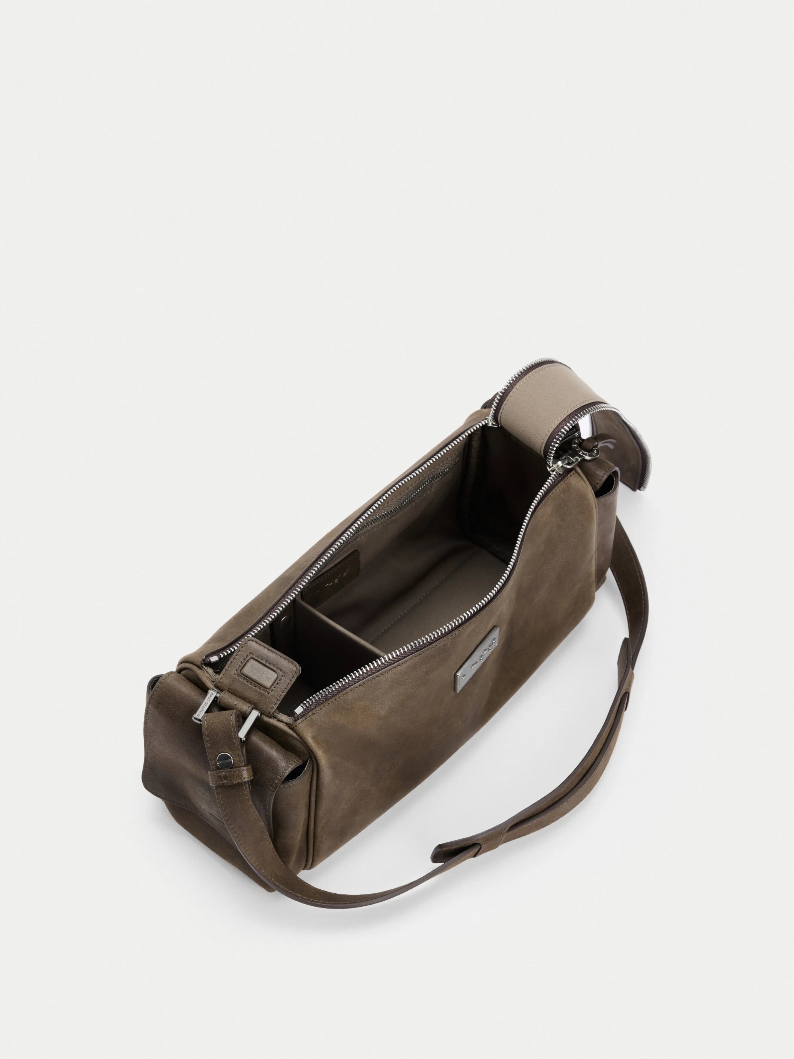 Capture Medium Sling Bag