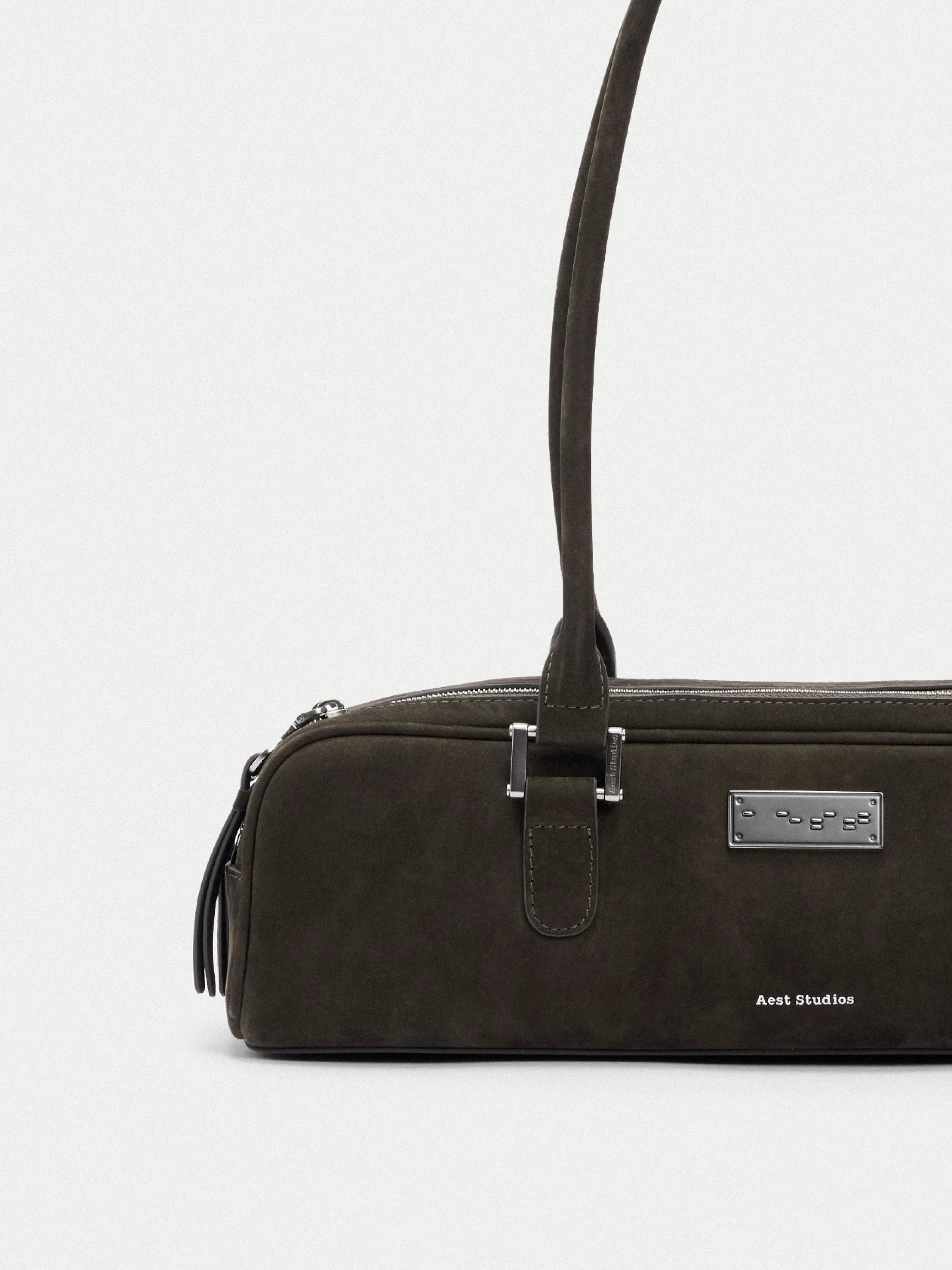 Capture Medium Baguette Bag