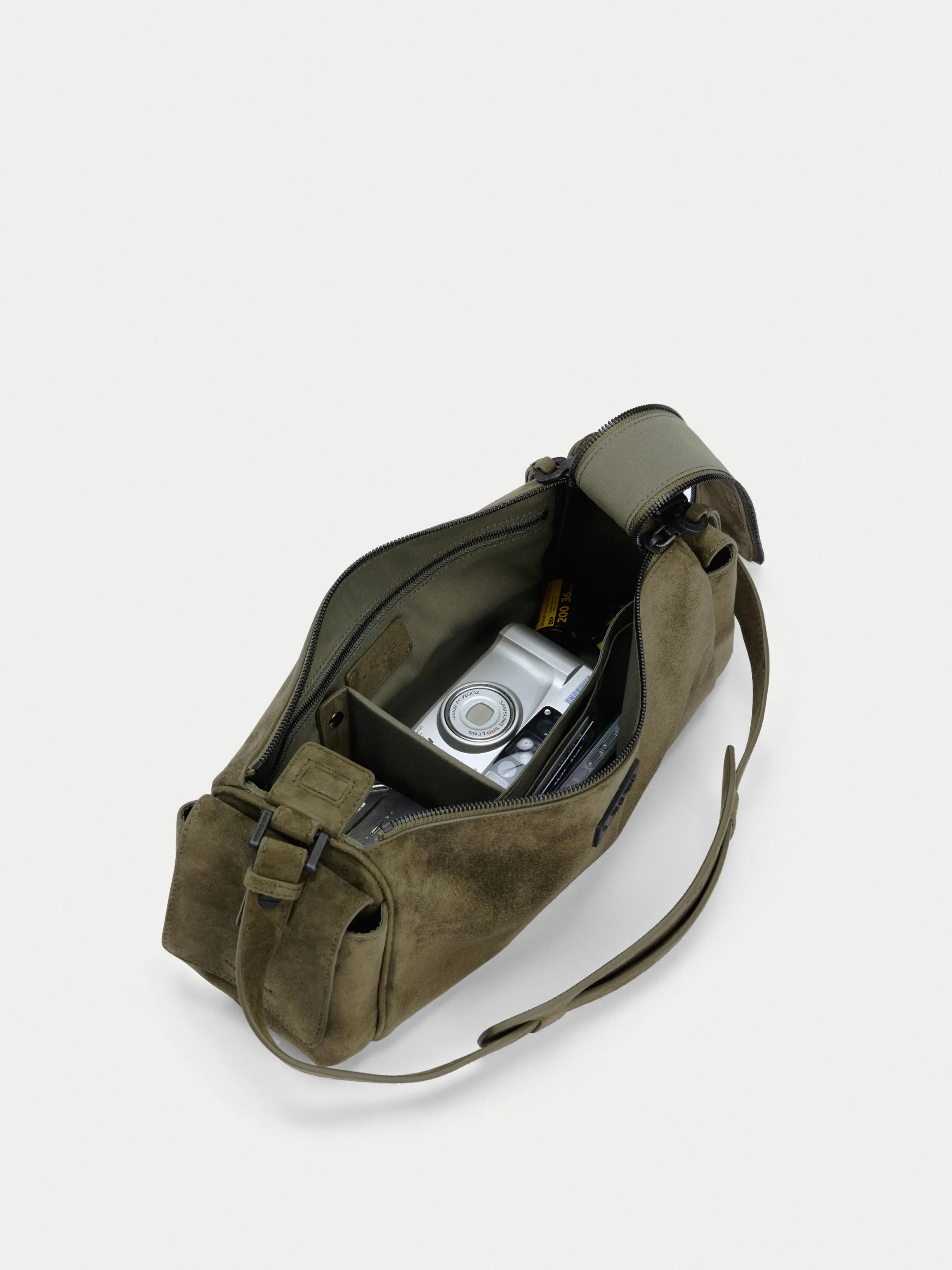 Capture Medium Sling Bag