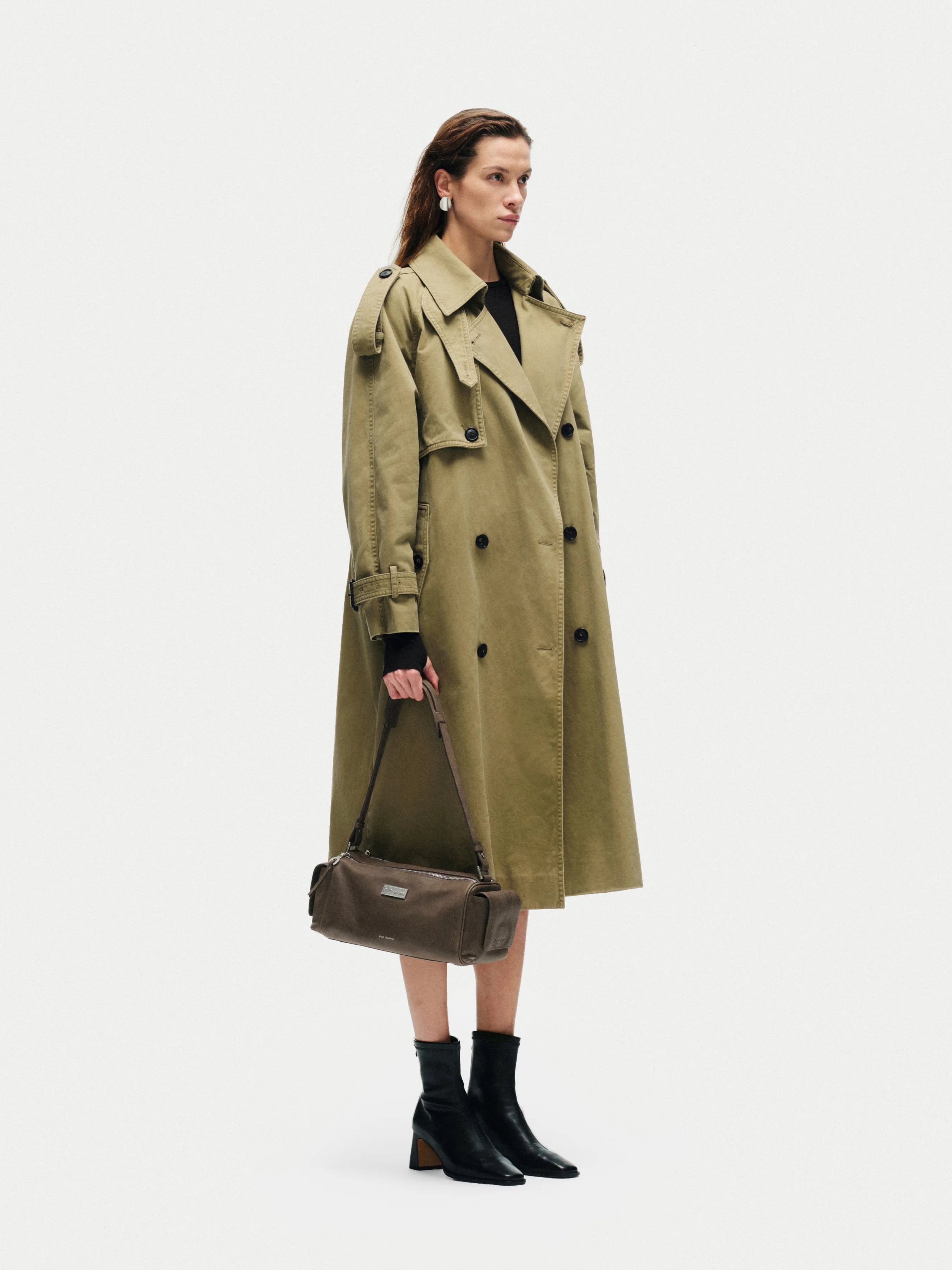 Capture Medium Sling Bag