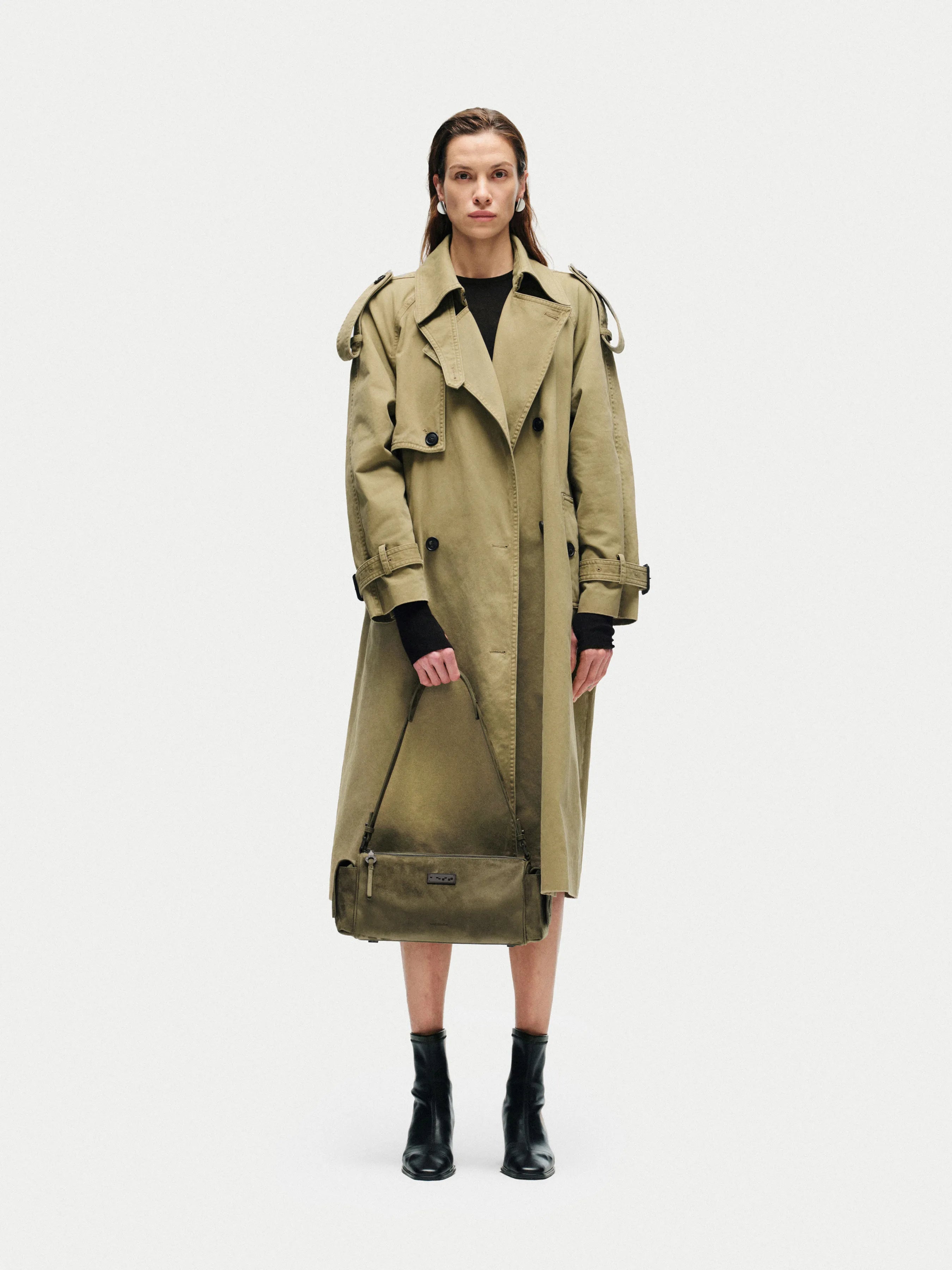 Capture Medium Sling Bag