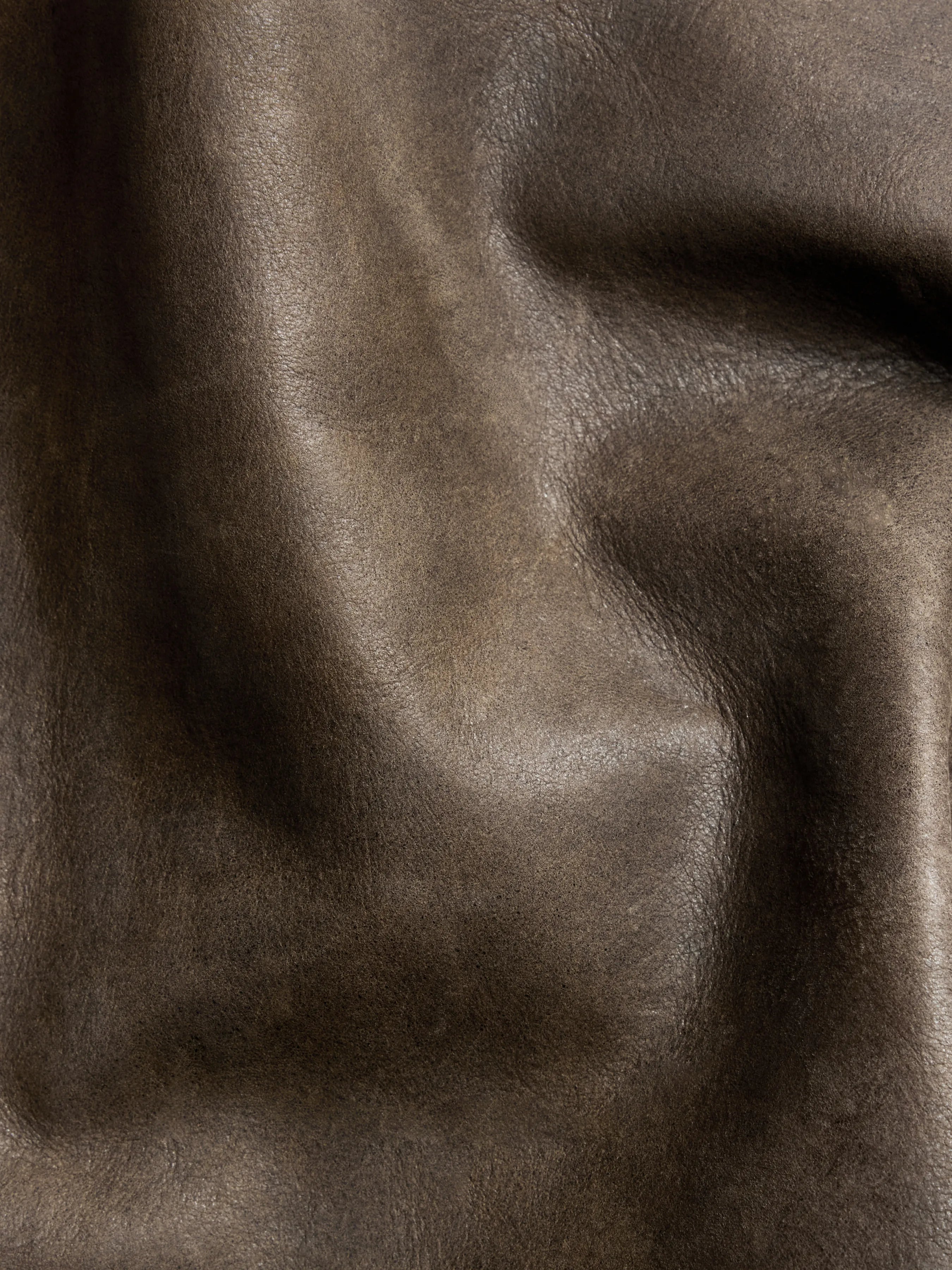 Capture Medium Sling Bag