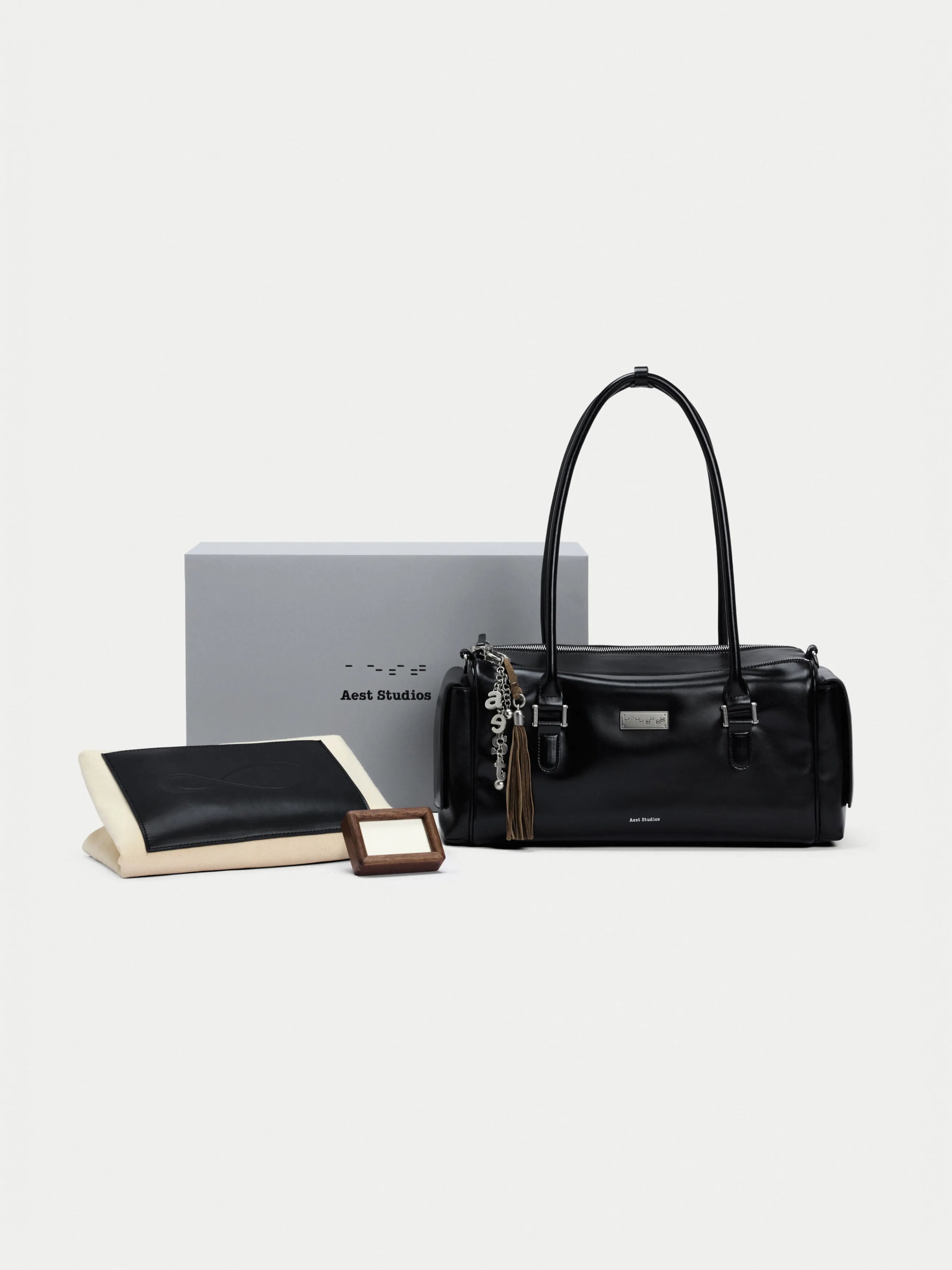 Capture Large Shoulder Bag Gift Set (Limited Edition)