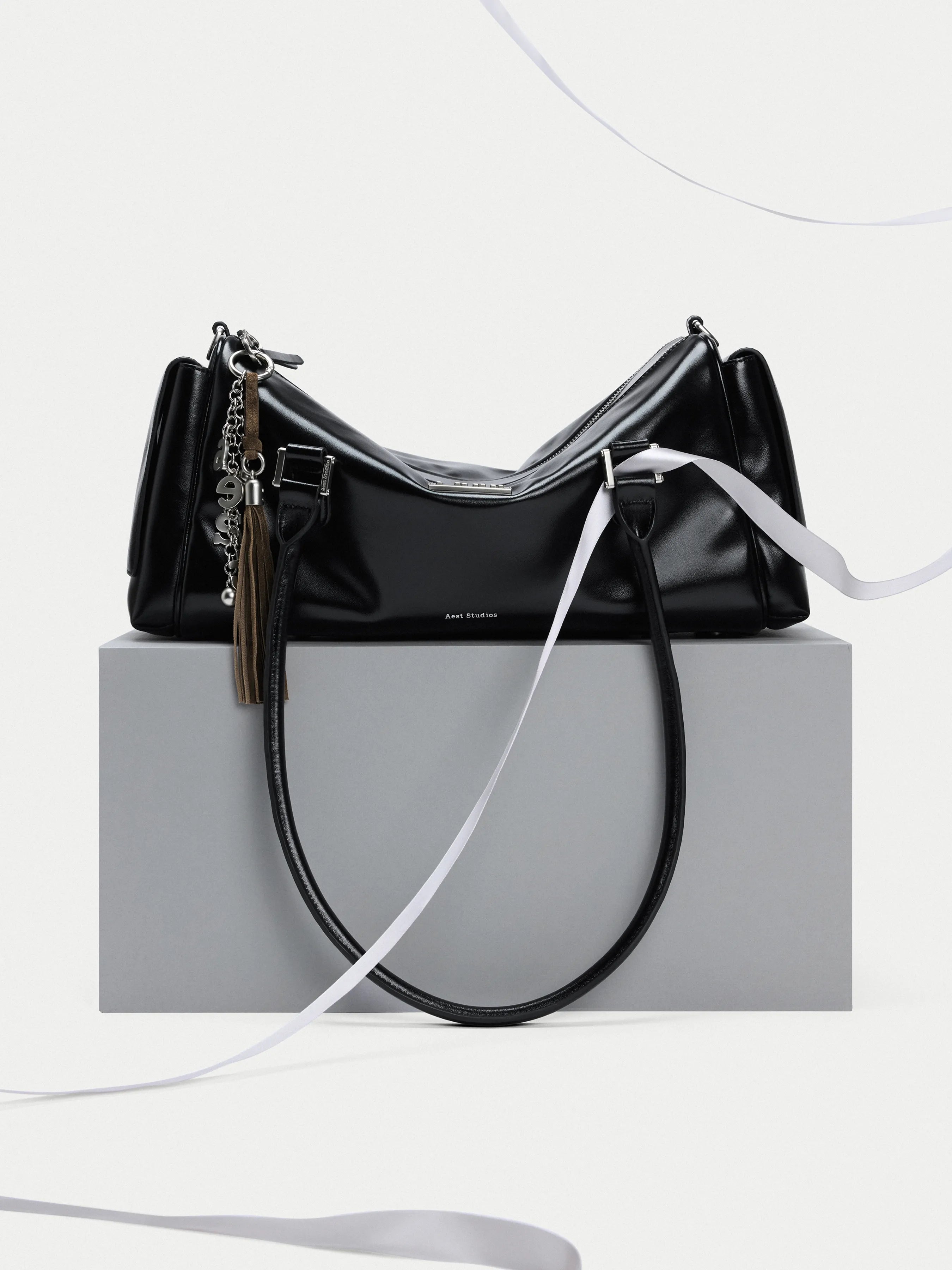 Capture Large Shoulder Bag Gift Set (Limited Edition)