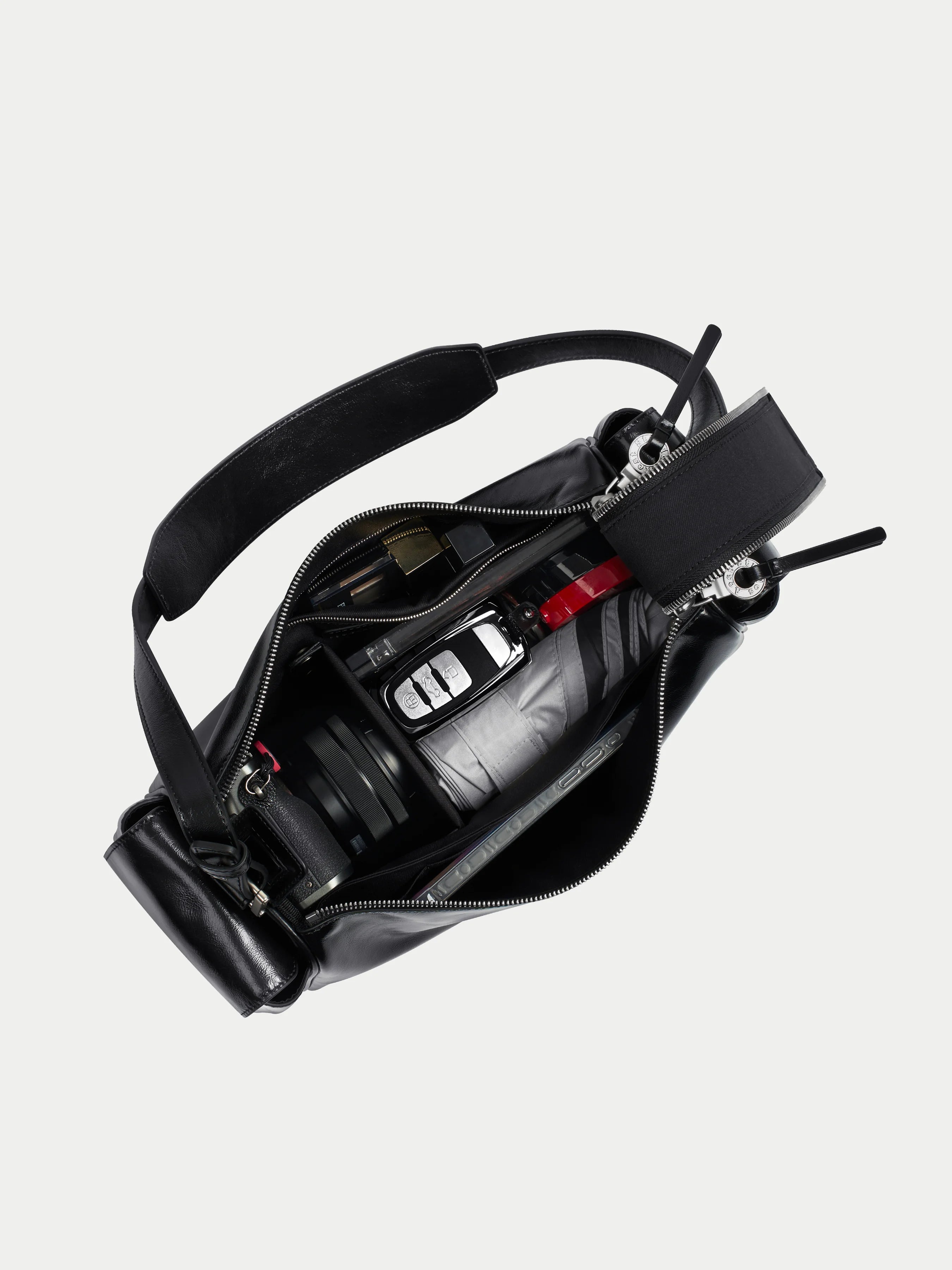 Capture Medium Sling Bag
