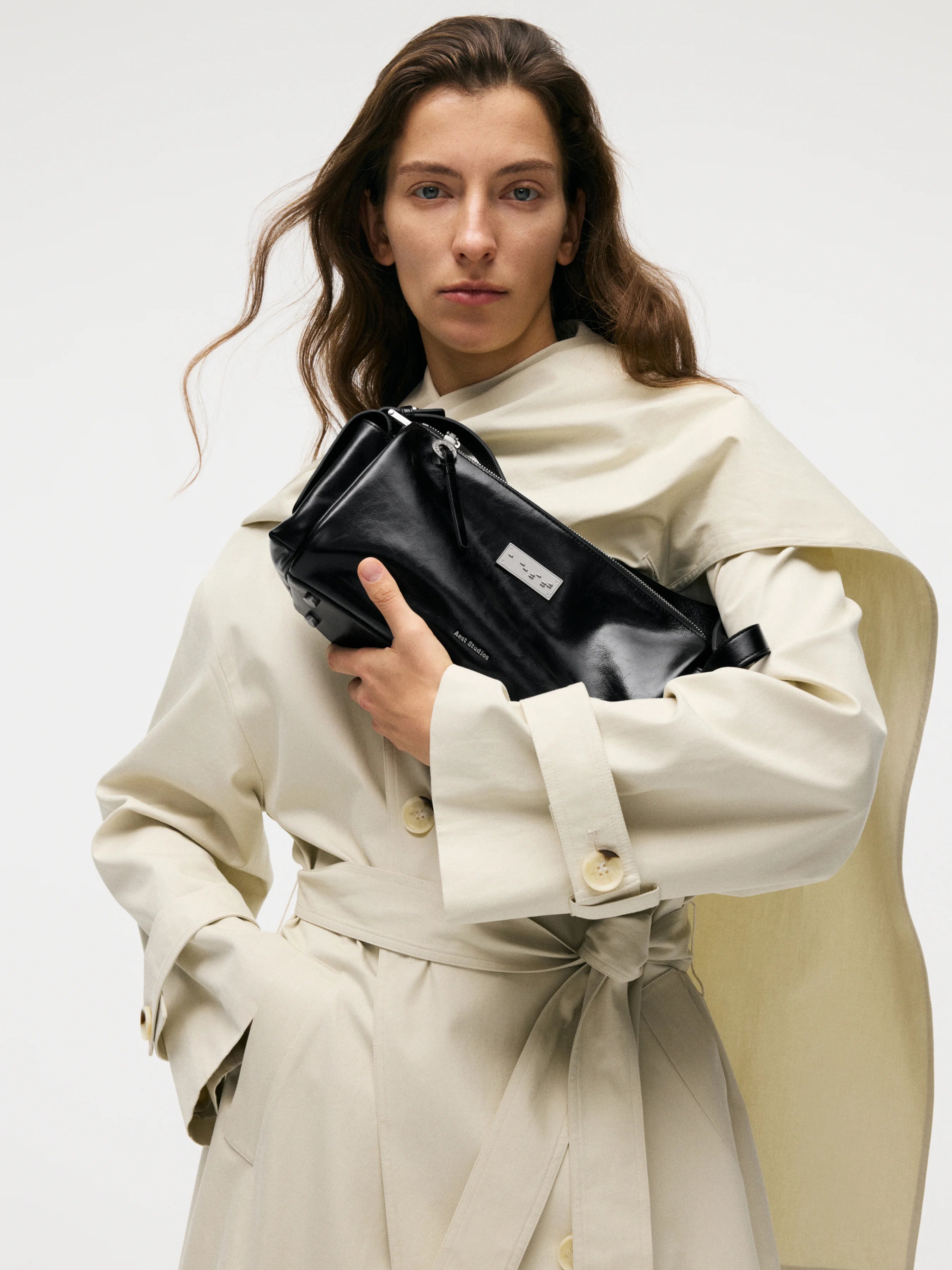 Capture Medium Sling Bag