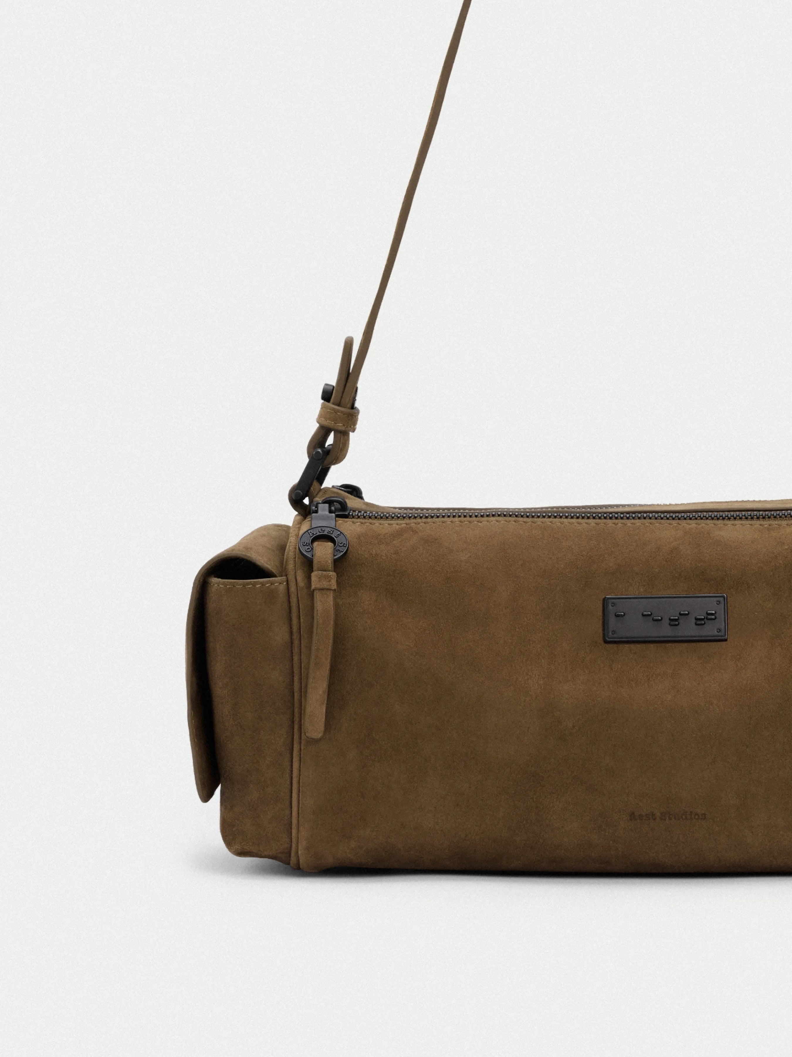 Capture Medium Sling Bag
