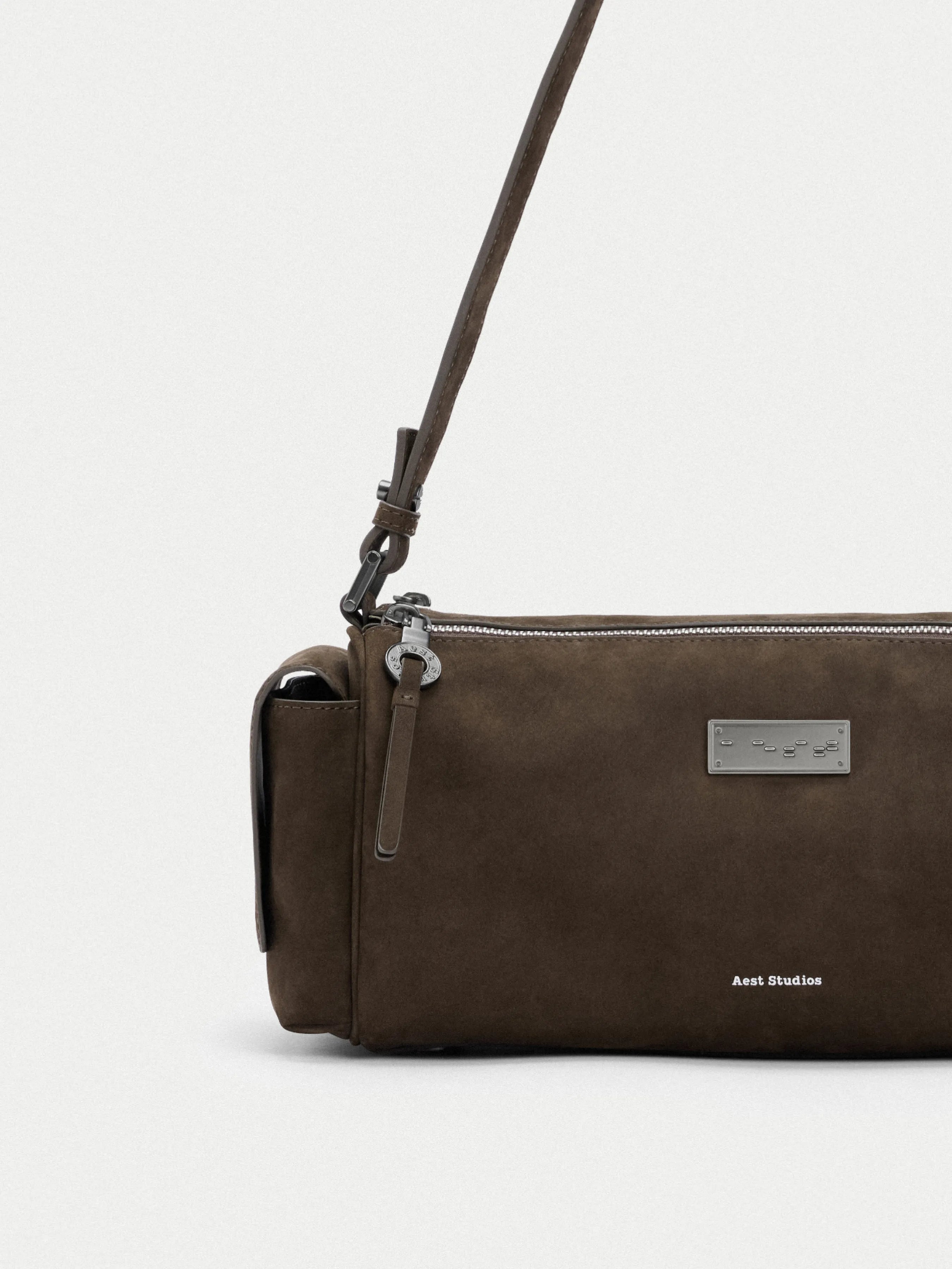 Capture Medium Sling Bag