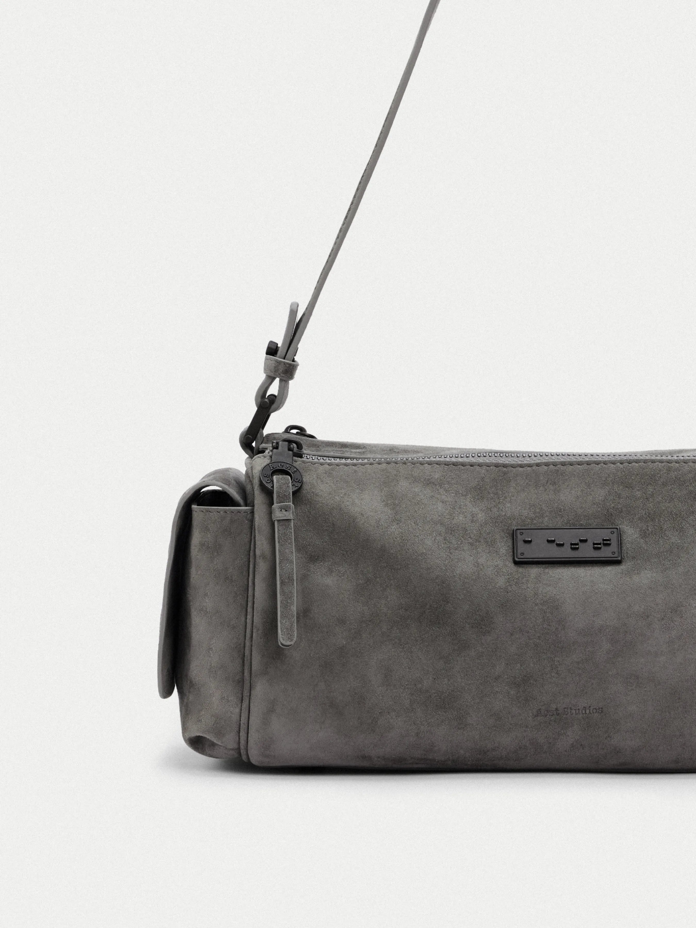 Capture Medium Sling Bag