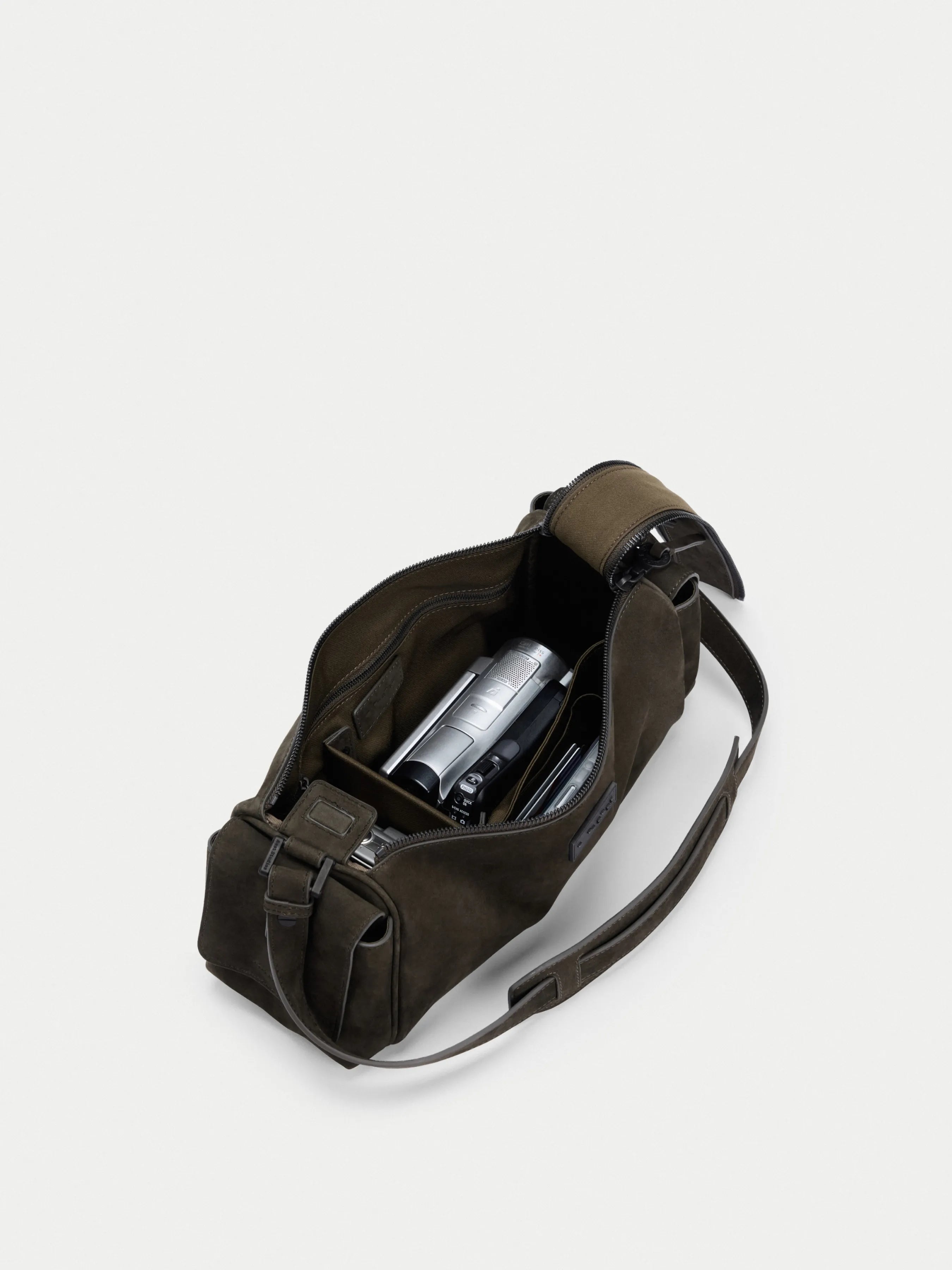 Capture Medium Sling Bag