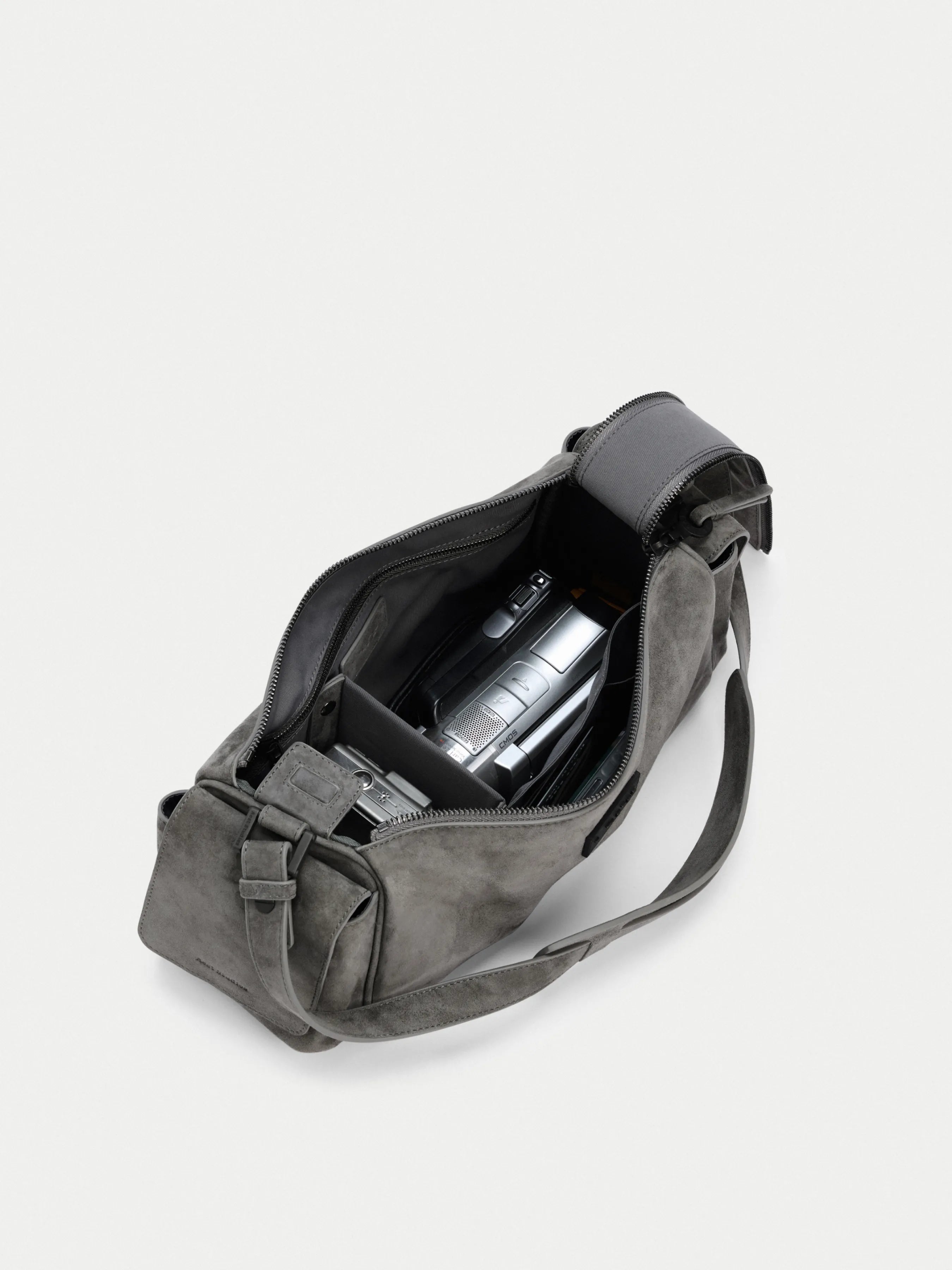 Capture Medium Sling Bag