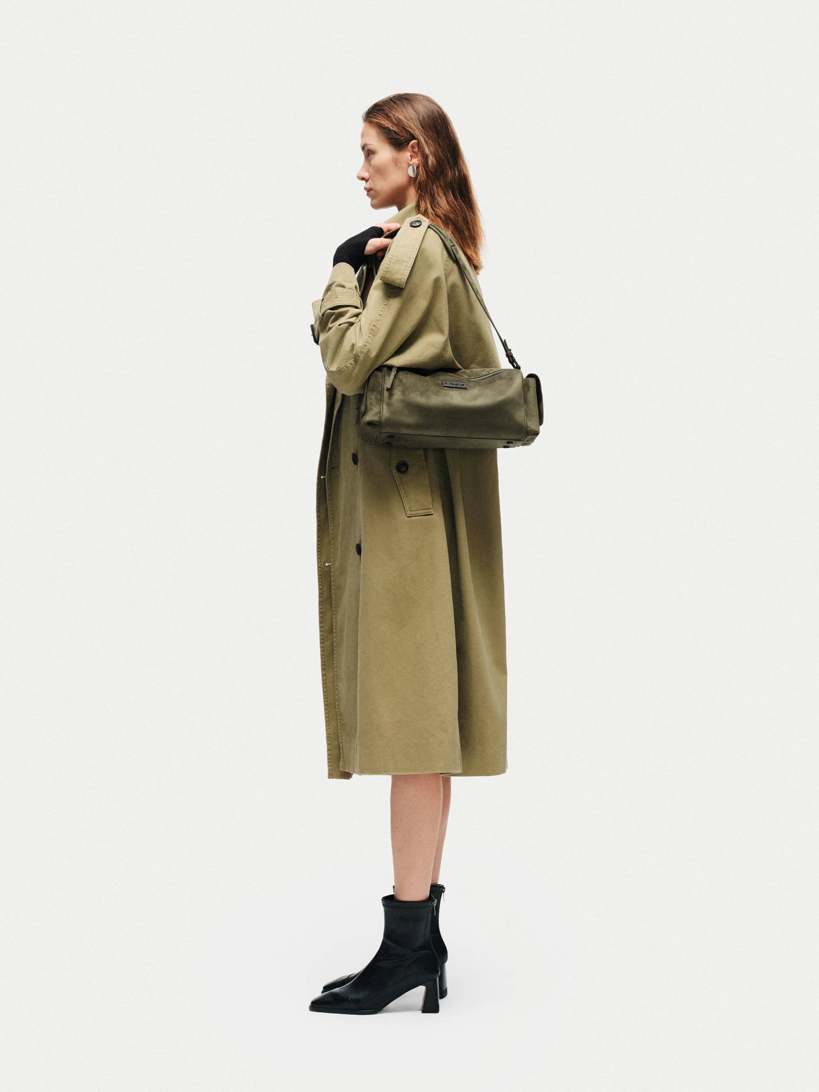 Capture Medium Sling Bag