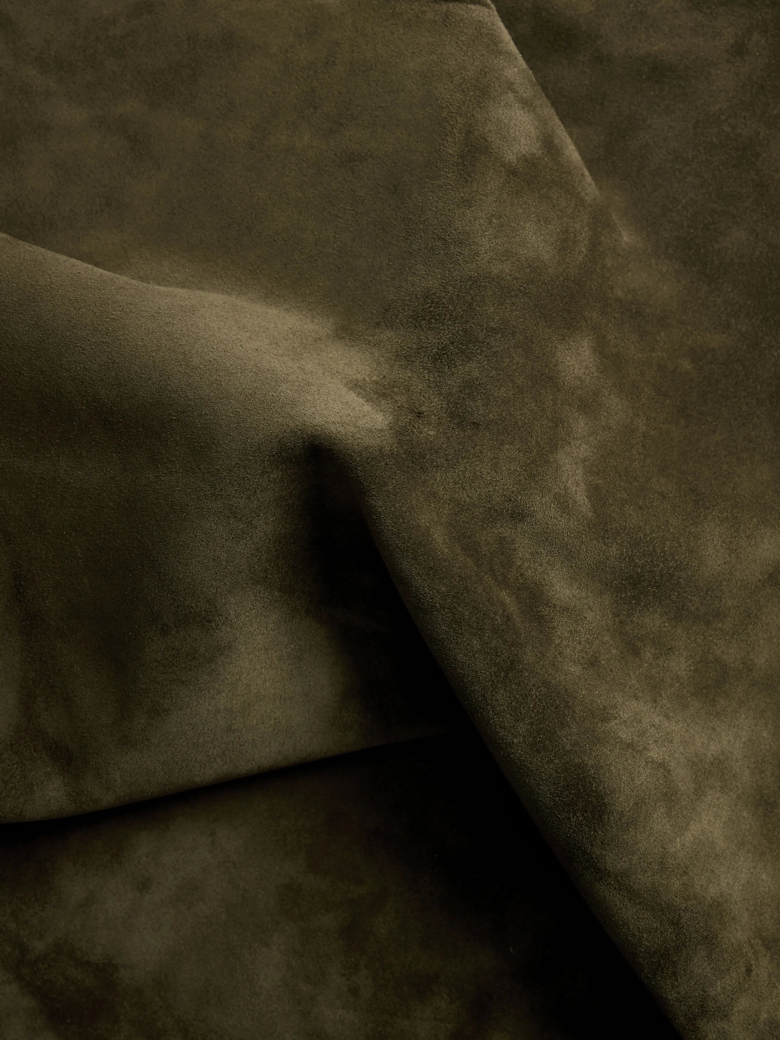 Capture Medium Sling Bag