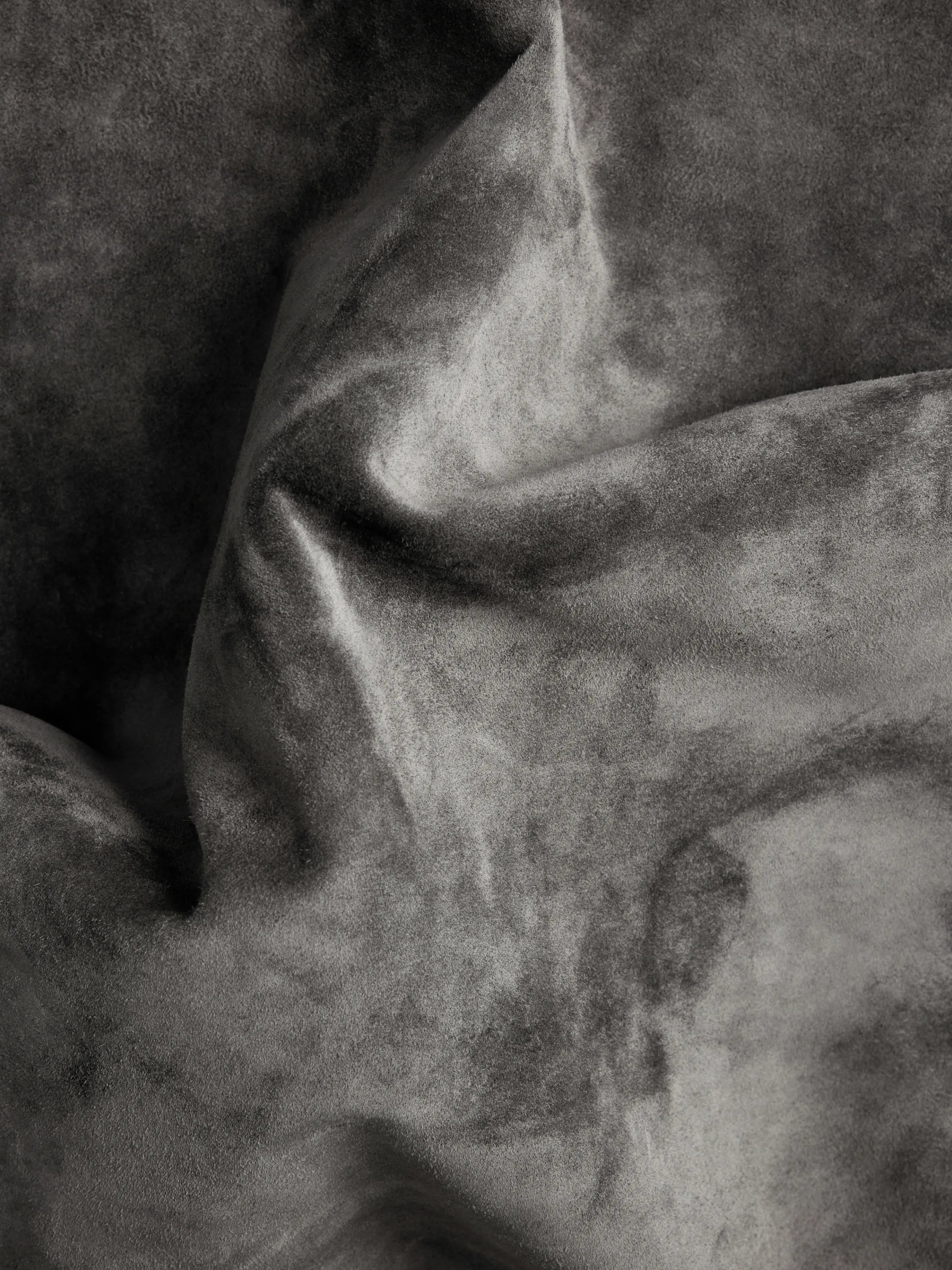 Capture Medium Sling Bag