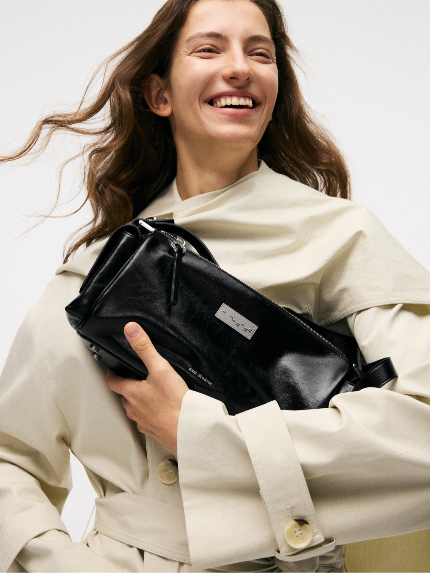 Capture Medium Sling Bag