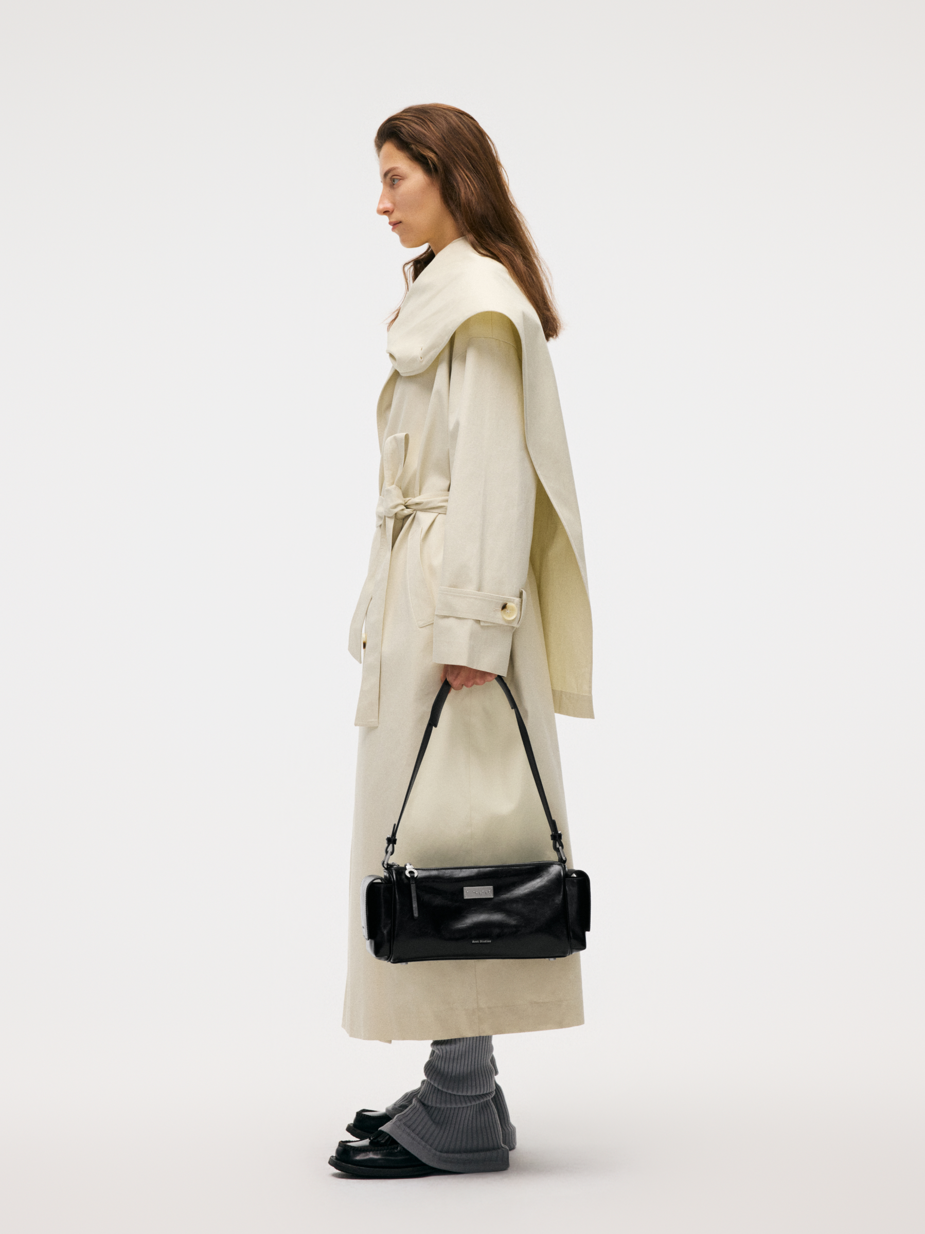Capture Medium Sling Bag