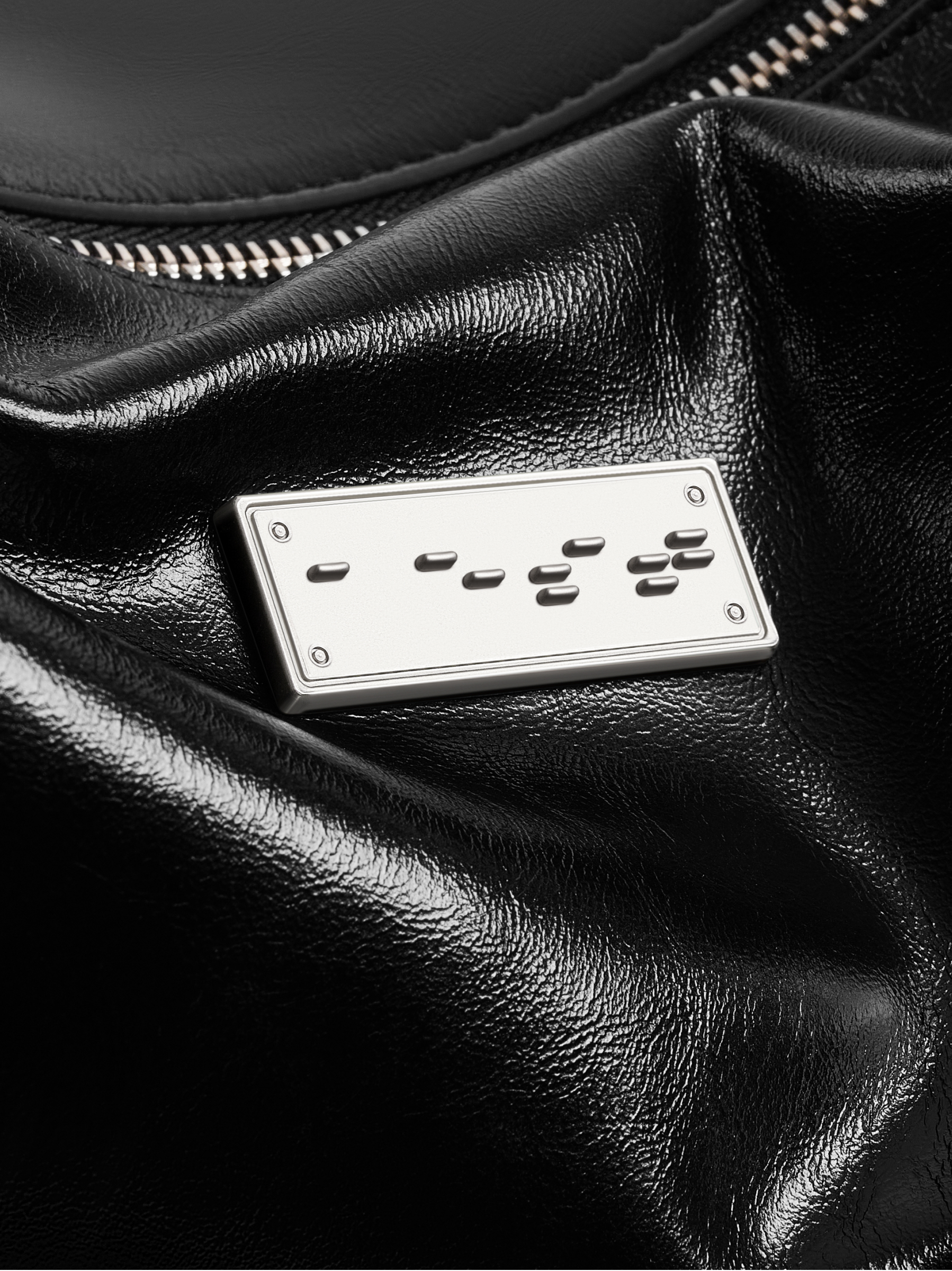 Capture Medium Sling Bag