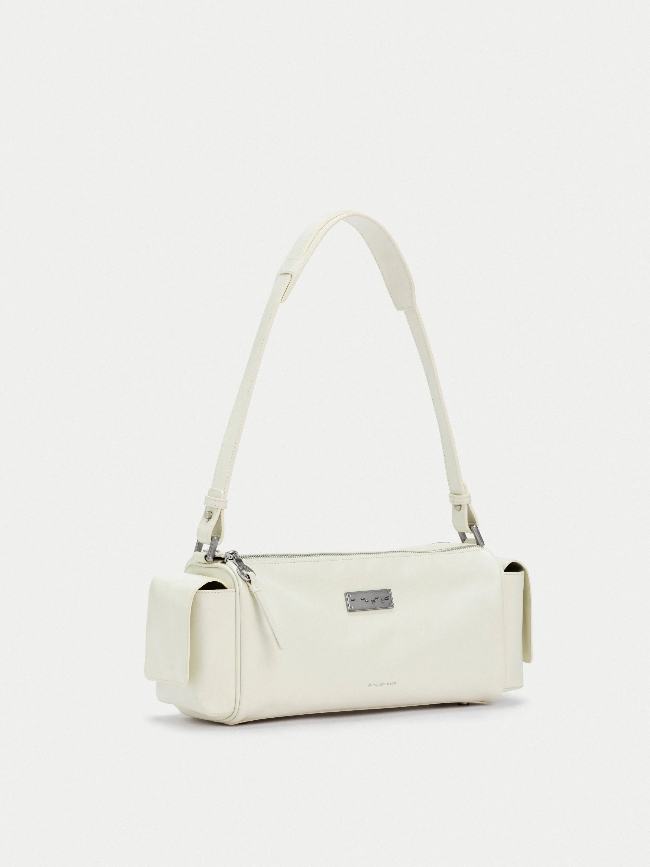 Capture Medium Sling Bag